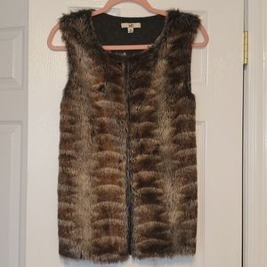Grey/ brown tones faux fur vest. EUC